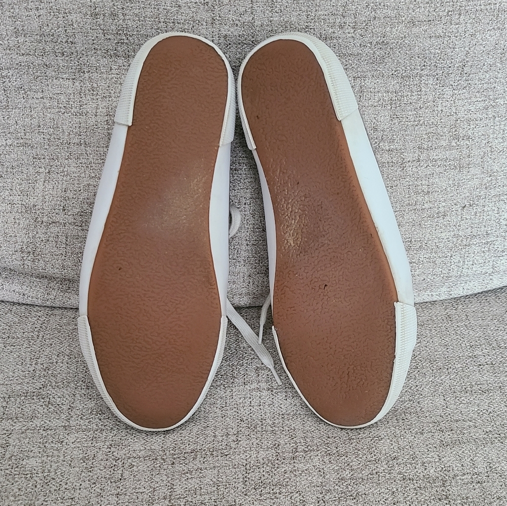 Old Navy Womens Gray Sneaker size 9 - Picture 3 of 3